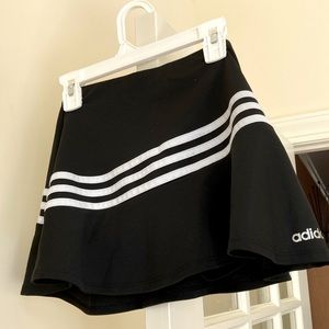 Girls S black adidas skort. Perfect for spring & summer sports; light material.